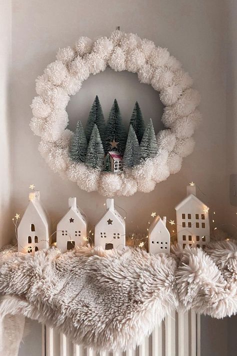 Diy Natal, Cozy Sunday, Christmas Decor Trends, Christmas Village Sets, White Christmas Wreath, White Christmas Decor, Old Christmas, Christmas Room, Christmas Tree Themes