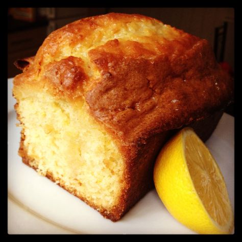 Lemon Drizzle Cake Recipe, Lemon Curd Dessert, Drizzle Recipe, Lemon Drizzle Cake, Lemon Bread, Drizzle Cake, Torte Cupcake, Lemon Cake Recipe, Lemon Drizzle