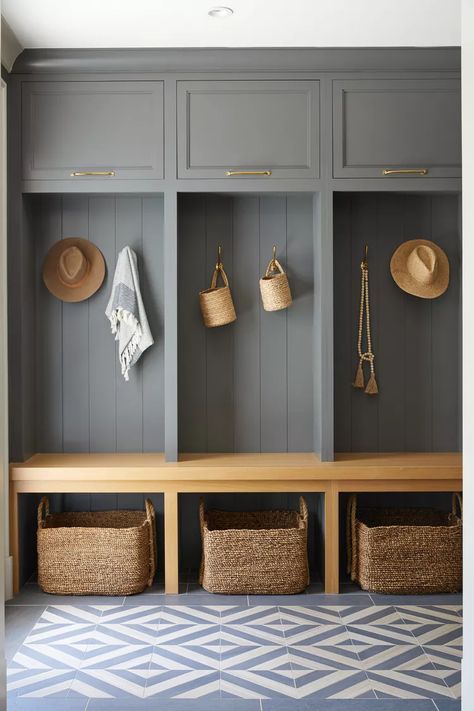 Small Entryway Storage Ideas, Small Entryway Storage, Entryway Storage Ideas, Mudroom Designs, Furniture Entryway, Small Mudroom Ideas, Mudroom Cubbies, Functional Mudroom, Mudroom Remodel