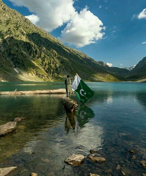 Mera piyaara Pakistan 😍 Pakistan Wallpaper, Travel Pakistan, Pakistan Pictures, Pictures Of Beautiful Places, Pakistan Culture, Swat Valley, Pakistan Zindabad, Thanos Marvel, Dark Nature