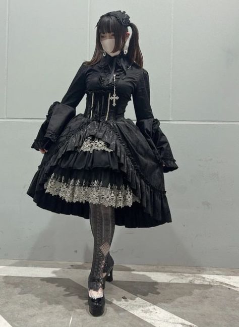 Gothic Lolíta Dress, Lolíta Dress Black, Gothic Romance Outfit Women, Lolíta Style, Vkei Outfits Fem, Gothic Japanese Fashion, Dark Lolíta Outfit, Gothic Lotia, Ouji Fashion Girl