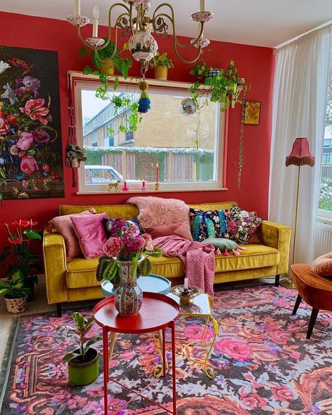 Beautiful bohemian - boho homes from around the world. Top 30 boho homes inspiration, boho chic homes. #luxuryhomeinterior Interior Boho, Deco Retro, Bohemian Interior, Boho Living, A Living Room, Eclectic Home, Bohemian Home, Eclectic Decor, Home Fashion