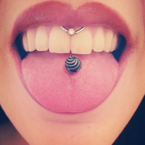 Smiley + Tongue piercing ! Tongue Piercing, Piercing Tattoo, Smiley, Body Art, Piercings, Nose Ring, Tattoos, Art