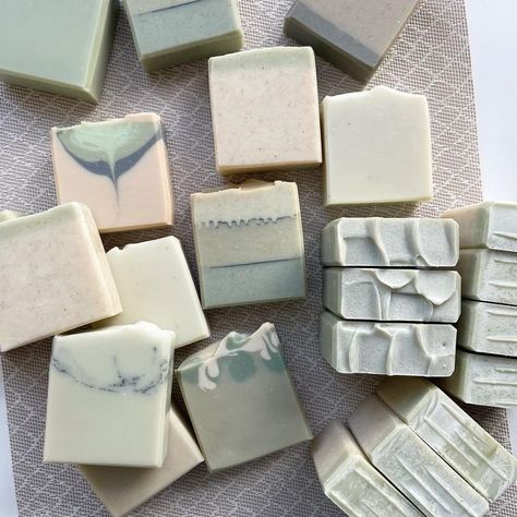 Amber (or Am!) on Instagram: "You might notice that I love a GREEN bar of soap 😉💚😂 (Pictured: rosemary mint, spiced pear, wood sage, sugared spruce, pearberry, pistachio gelato, mistletoe, teakwood & cardamom, holiday wreath)." Pistachio Gelato, Spiced Pear, Green Bar, Bar Of Soap, Pear Wood, Rosemary Mint, Holiday Wreath, I Love A, Holiday Wreaths