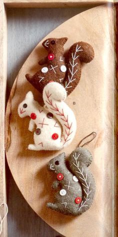 Felt Squirrel, Baby Mobil, Ornament Drawing, Christmas Felt, Felt Christmas Decorations, Felt Projects, Felt Decorations, Felt Christmas Ornaments, Wool Crafts