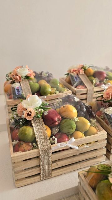 Fruit Basket Ideas Gift, Fruit Basket Ideas, Fruit Crates, Healthy Fruit Snacks, Fruit Hampers, Intense Quotes, Homemade Gift Baskets, Box Wedding Invitations, Fruit Basket Gift