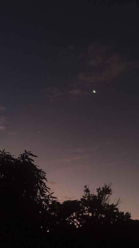 Night Walking Aesthetic, Sky Photography Nature, Profile Pictures Instagram, Moon Pictures, Snapchat Picture, Sky Pictures, Night Scenery, Moon Photography, Aesthetic Pastel Wallpaper