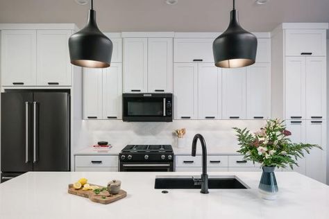 All White Kitchen With Black Appliances, Black Stainless Appliances White Kitchen, Kitchen Decor With Black Appliances, White Kitchen And Black Appliances, All White Kitchen Black Appliances, White Kitchen Black Appliances Farmhouse, Black Appliances With White Cabinets, Modern Kitchen Black Appliances, Black Kitchen Appliances White Cabinets