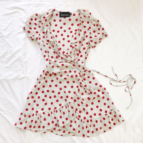 Réalisation par Valentina Dress White and Red Polka Dot Dress Red Dress With White Dots, Red And White Polka Dot Dress, Shifting Closet, Valentina Dress, White Polka Dot Skirt, Red Polka Dot Dress, Dots Dress, Dress Trims, Realisation Par