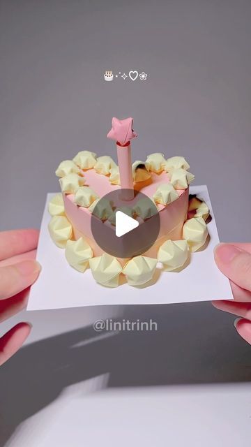 Lini Trịnh I Art | Design I Fashion on Instagram: "Another birthday gift box idea 🎂💫#diy #giftidea #paperstar #origami #birthdaygift #creative #xuhuong" Paper Gifts For Birthday, Origami Ideas For Birthday, Birthday Card Origami, Birthday Card Ideas 3d, Birthday Gift Ideas With Paper, Card Ideas Origami, Diy Birthday Gift Box Ideas, Crafts Birthday, Diy Birthday Gift Ideas For Friends