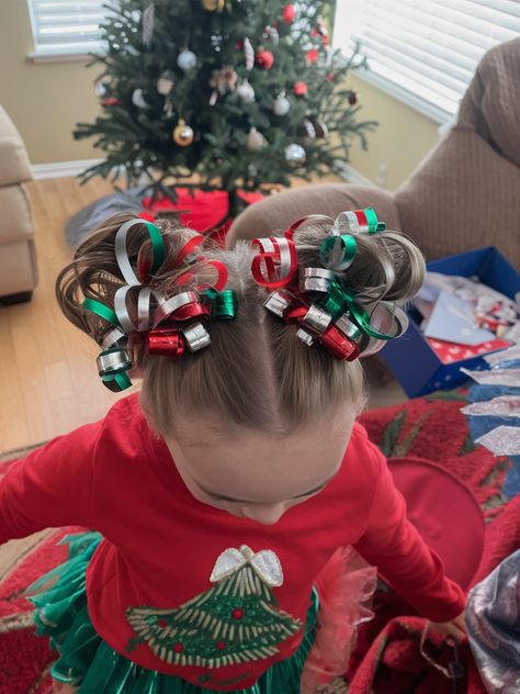 29 Cute Christmas Children's Hairstyles: Simple Festive Ideas Christmas Hair Styles Easy Kids, Festive Hairstyles Christmas Kids, Hairstyles For Kids Christmas, Christmas Present Hairstyle, Easy Toddler Christmas Hairstyles, Christmas Bow Hairstyles For Kids, Antler Hairstyle, Holiday Kids Hairstyles, Fun Holiday Hairstyles For Kids