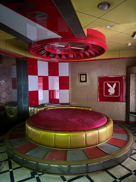 Love Hotel Japan, Fantasy Bedrooms, Love Hotel, Fantasy Bedroom, Statue, Japan, Hotel