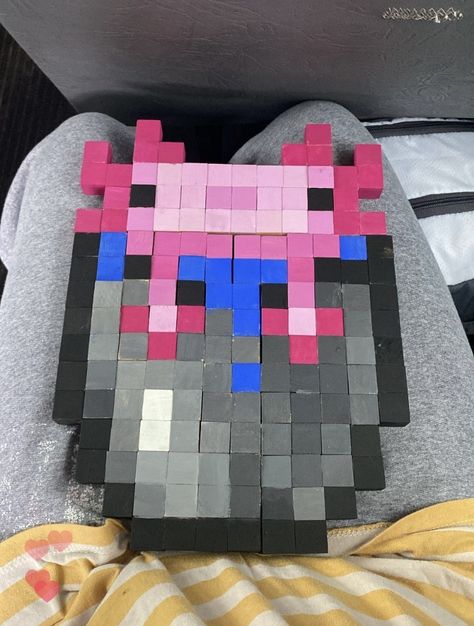 axolotl made out of wooden cubes Minecraft Mushroom Wooden Blocks, Axolotl Minecraft Block Art, Minecraft Blocks Pattern, Minecraft Flowers Wooden Blocks, Minecraft Cube Art, Wooden Cubes Craft, Minecraft Wooden Block Crafts, Wooden Cube Art, Minecraft Flowers