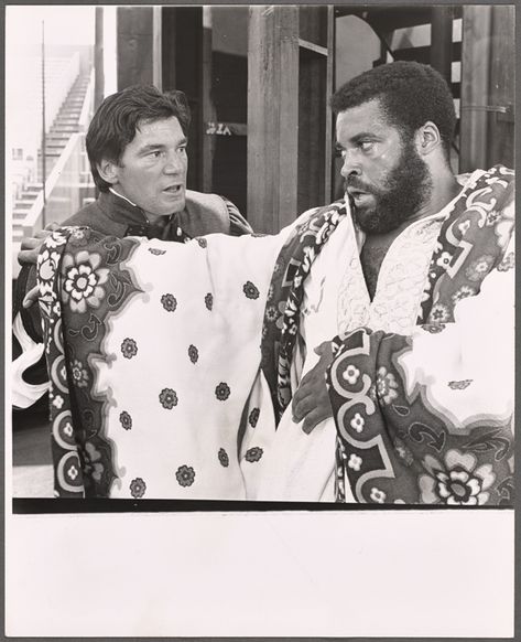 Mitchell Ryan and James Earl Jones in the 1964 Delacorte Theater production of Othello James Earl Jones, Racial Injustice, Young Black, New York Public Library, Black Boys, Men Boys, American Actors, Still Image, Public Library