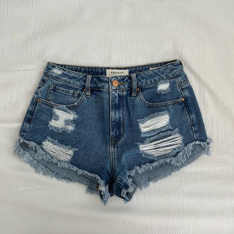 Pacsun Hi-Rise Festival Jean Shorts Zipper Up Front Pockets In Back & Front Dark Wash With Rips And Fraying Size 26 (Fits A 2-4) Nwt Retails For $45 Eminem Daughter, Diy Jeans Ideas, Summer Jean Shorts Outfit, Dark Jean Shorts, Dark Blue Jean Shorts, Dark Wash Shorts, Blue Jeans Shorts, Teen Crop Tops, Cute Ripped Jeans