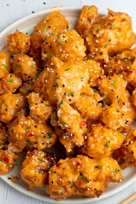 The best Bang Bang cauliflower recipe (in oven) - Marie Food Tips Gourmet Gluten Free Dinner, Yummy Cauliflower Recipes, Cauliflower Recipes Mashed, Multi Colored Cauliflower Recipes, Vegan Cauliflower Dinner Recipes, Tempura Cauliflower Recipes, Low Carb No Meat Recipes, Dinner Ideas With Cauliflower, Cauliflower Tomato Recipes