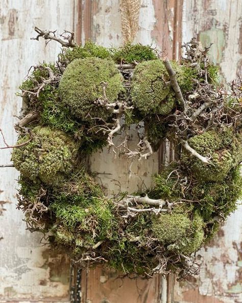 Moss Arrangements Floral Design, Moss Christmas Decorations, Moss Wreaths, Moss Wreath Diy, Fall Decor Wreaths, Dried Wreath, Moss Wreath, Natural Wreath, Dried Flower Wreaths