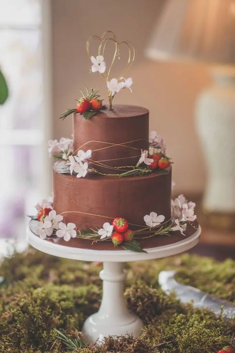 Strawberry And Flower Cake, Two Tier Chocolate Cake, Strawberries And Sugar, Chocolate Wedding Cakes, Sparkly Wedding Cakes, Strawberries Cake, Entwined Hearts, Fancy Wedding Cakes, Wedding Cake Ombre