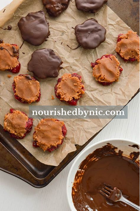 CHOCOLATE COVERED RASPBERRY JAM BITES Jam Bites, Peanut Butter Chocolate Bark, Peanut Butter Bites, Yummy Fall Recipes, Chocolate Covered Peanuts, Peanut Butter Chocolate Bars, Chocolate Bites, Autumn Recipes, Healthy Ingredients