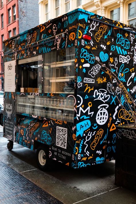 MCM branded food cart in streets of NY for limited-edition collection promotion Kombi Food Truck, Mcm Brand, Gerobak Dorong, Food Stall Design, Small Restaurant Design, Pop Up Cafe, Coffee Trailer, Food Van, Food Truck Festival