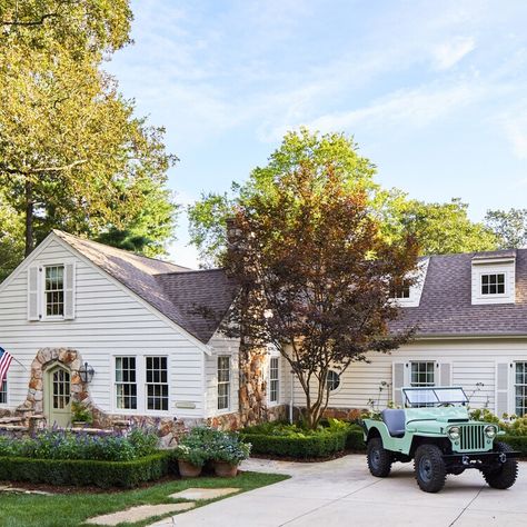 Tennessee Family Turns Mountain House Into a Dream Home — Southern Living Turn Photo Into Painting, Downtown Chattanooga, Lookout Mountain, Summer Destinations, Mountain House, Growing Family, Southern Living, Tennessee, The Neighbourhood