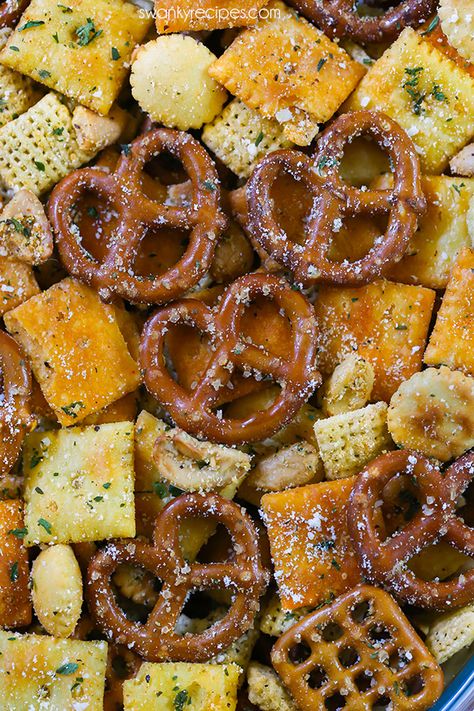 Italian Chex Mix made for a crowd. My favorite snack mix is loaded with peanuts, cheese crackers, pretzels, and rice cereal. This easy zesty Italian Chex Mix is perfect for parties and school lunches. #snackmix #chexmix #partyfood English Snacks, Ranch Chex Mix Recipes, Sweet Appetizers, Ranch Chex, Snacky Foods, Trail Snacks, Ranch Chex Mix, Chex Mix Recipes Original, Party Mix Recipe