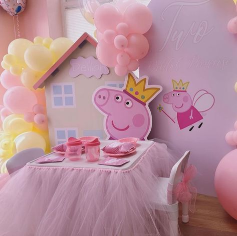 When Peppa is life 😍 the cutest Peppa Pig themed birthday party featuring our 4ft yellow house backdrop and 5ft sailboard #peppapigbirthday #birthdaybackdrop #partysigns #partiesandsigns Peppa Pig 1st Birthday Party, Peppa Pig 3rd Birthday Party, Peppa Birthday Party, Peppa Pig Themed Birthday Party, Pig Themed Birthday Party, Peppa Pig Birthday Decorations, Peppa Birthday, Peppa Pig Birthday Party Decorations, Peppa Party