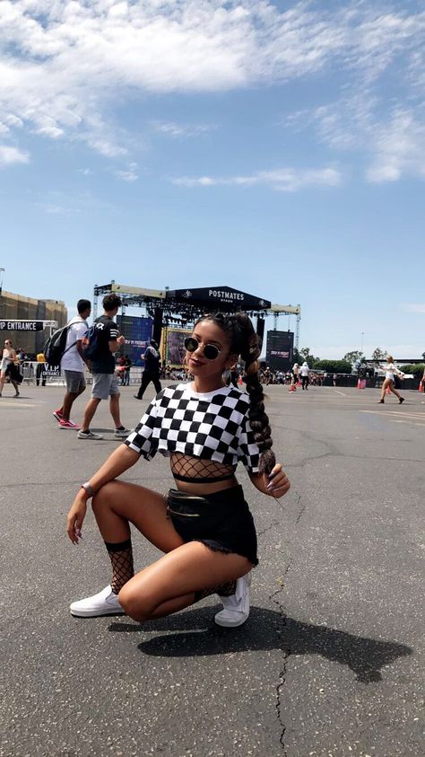 hip hop festival day n night outfit camp flog gnaw rolling loud Coachella Inspired Outfits, Look Da Festival, Hip Hop Festival, Festival Outfit Inspiration, Coachella Inspiration, Festival Mode, Festival Attire, Festival Outfits Rave, Look Festival