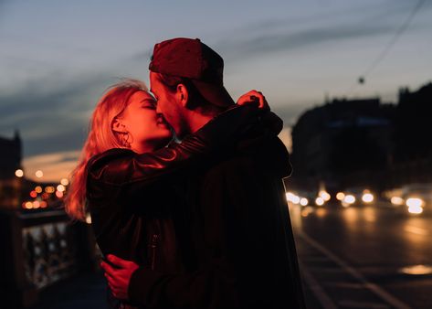 72 Original Ways to Ask Your Boyfriend "How Was Your Day?" » GoDates Ways To Ask How Was Your Day, To Send To Your Boyfriend, Send To Your Boyfriend, Woman With Blue Eyes, Relationship Mistakes, Morning Sweetheart, Camping Set Up, Tiring Day, Dating World