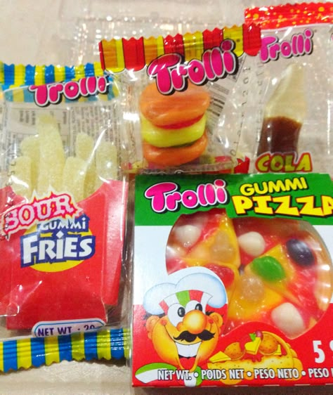 Gummy Burgers, Brooklyn Outfit, Fries Burger, Bus Advertising, Birthday Party Goodie Bags, Gummy Sweets, Boys Game Room, Minnie Mouse Birthday Party Decorations, Christmas Door Decorating Contest