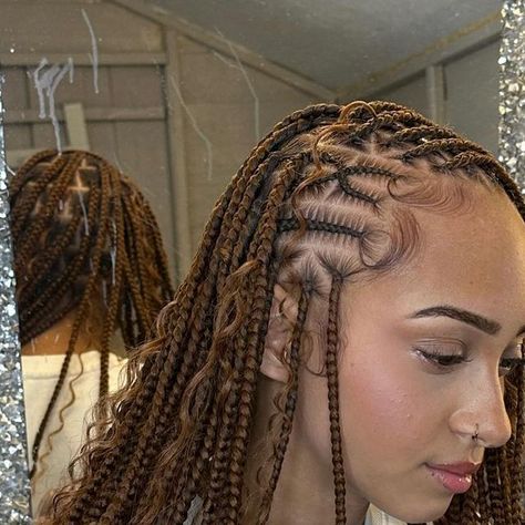 𝗠𝗔𝗬𝗦𝗪𝗔𝗬𝗨𝗞 | 𝘉 𝘙 𝘈 𝘐 𝘋 𝘚 𝘗 𝘌 𝘊 𝘐 𝘈 𝘓 𝘐 𝘚 𝘛 on Instagram Colour 30 Fulani Braids, Colour 30 Knotless Braids, Colour 30 Braids, Diva Braids, Braid Colours, Cute Natural Hairstyles, Boho Knotless, Pretty Braids, Low Porosity Hair Products