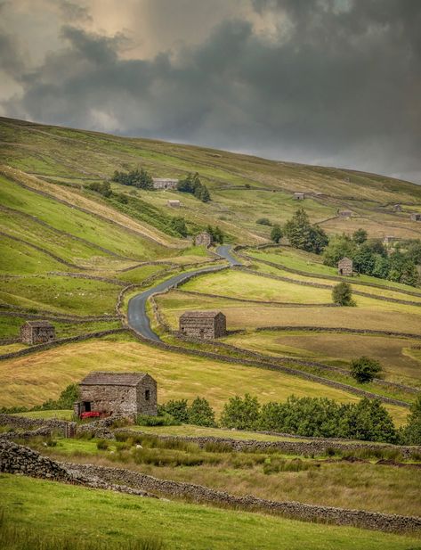 Yorkshire Dales National Park (@yorkshire_dales) on X Yorkshire Dales Landscape, Yorkshire Landscape, Uk Places, Yorkshire Dales National Park, Yorkshire Dales, Stay Safe, Drawing Inspiration, Yorkshire, The Weekend