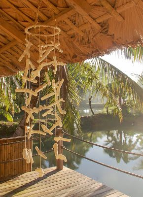 Craft idea: Wind chime made from bleached coral fingers found on the beaches of Okinawa Bleached Coral, Accounting Books, Coastal Crafts, Bone Crafts, Diy Wind Chimes, Sea Crafts, Bone Art, Coastal Life, My Idea