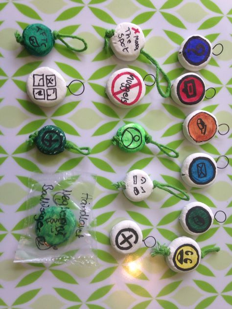 Geocaching sig items for swag, homemade keyrings. Geocaching Ideas Swag Diy, Geocaching Swag Ideas, Homemade Keyrings, Geocaching Swag, Geocache Swag, Stash Ideas, Swag Ideas, Geocaching, Girl Scouts