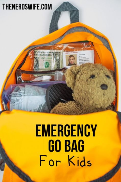 Emergency Go Bag for Kids | Do you have an Emergency Go Bag for Kids for each of your little ones? They’re *so* important; let me tell you why you need one.What would you do if your child was separated from you during an emergency or natural disaster? Would they have the skills and resources they needed until you could find them? Emergency Go Bag, Emergency Prepardness, Emergency Binder, Emergency Survival Kit, Emergency Preparedness Kit, Emergency Bag, Go Bag, Family Emergency, Emergency Preparation