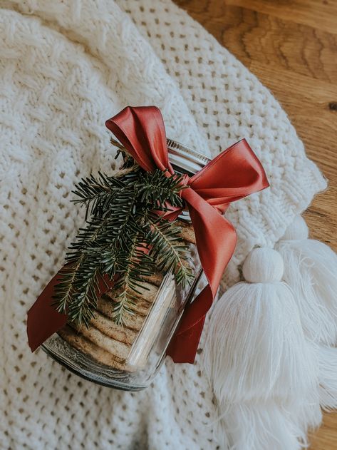 ON THE BLOG: Homemade Gifts For Everyone on Your List Mason Jar Gift Wrapping Ideas, How To Wrap A Mason Jar Gift, Mason Jar Wrapping Ideas, Bulk Gift Ideas Christmas, Homemade Baskets Gifts, Christmas Gift In A Jar Ideas, Homemade Christmas Hamper Ideas, Vanilla Extract Gift Basket Ideas, Homemade Food Gift Baskets