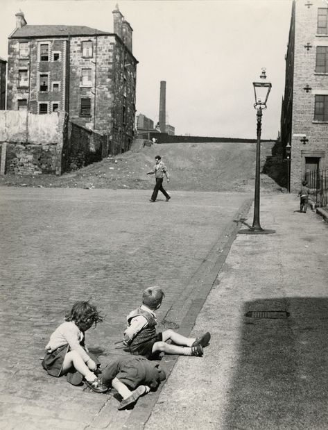 Roger Mayne - Brilliant Post-War Street Photography - Flashbak Peter Hujar, Roger Mayne, Masahisa Fukase, Christopher Russell, W Eugene Smith, Herbert Matter, Helen Levitt, Alexey Brodovitch, Henry Jackson