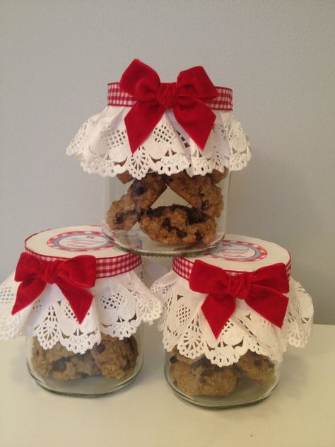 cookie jars Jar Cookies Packaging, Cookie Jars Diy, Cookie Jar Decor, Dessert Packaging Design, Hampers Idea, Lace Cookies, Glass Cookie Jars, Bakery Display, Dessert Packaging