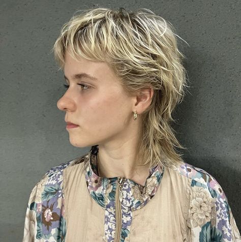 Blonde Pixie Mullet, Wolfcut With Micro Bangs, Mullet Micro Bangs, Soft Mullet With Bangs, Mullet With Micro Bangs, Micro Mullet, Mullet Bangs, Baby Mullet, Micro Pony