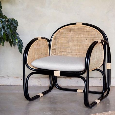 Rattan Chair Living Room, Rattan Bedroom Furniture, Rattan Accent Chair, Rattan Peacock Chair, Rattan Bedroom, Minimal Frame, Modern Accent Chairs, Black Rattan, Rattan Armchair