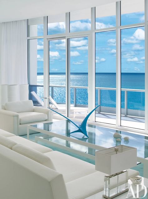 Living Room Design Diy, Miami Beach Condo, Beautiful Beach Houses, Miami Apartment, Beach Mansion, Miami Condo, Interior Design Pictures, Beach Living Room, Beach House Interior Design