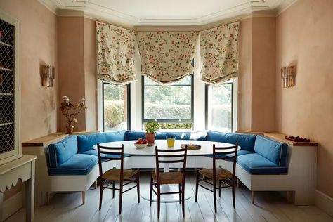 Built in banquette - curtain design ideas | House & Garden Matilda Goad, Window Seat Storage, Snug Room, Built In Furniture, London House, Victorian Terrace, Dining Nook, Design Textile, Notting Hill