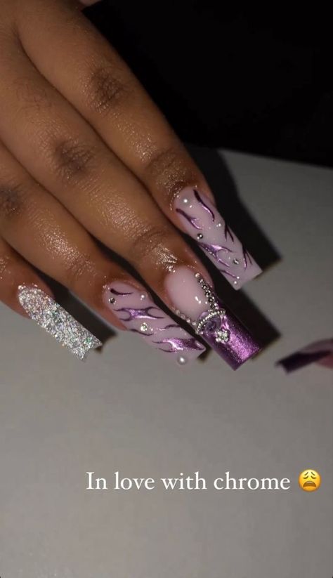 Birthday Nails Inspo Purple, Chrome And Purple Nails, Birthday Nails Pink And Silver, Short Nail Designs Prom, Purple And Silver Chrome Nails, Silver And Purple Nails For Prom, Chrome Nails With Bling, Unique Purple Nails, Purple And Silver Nails Short