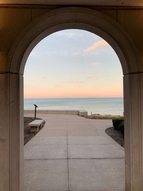 Loyola Chicago Aesthetic, Loyola University Chicago Aesthetic, Chicago Lake Michigan, City Girl Life, Good Vibes Wallpaper, Honeymoon Vibes, Chicago Lakefront, Chicago Lake, Chicago Girls