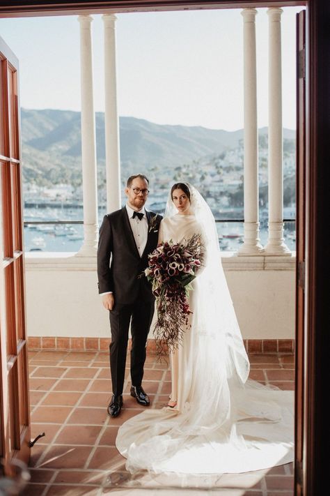 Old Hollywood inspired Catalina Island wedding with a ceremony in a 1920s theater Wedding Old Hollywood, Catalina Wedding, Los Angeles Wedding Venues, Casino Wedding, Old Hollywood Wedding, Mariachi Band, Engagement Stories, Great Gatsby Wedding, Hollywood Wedding