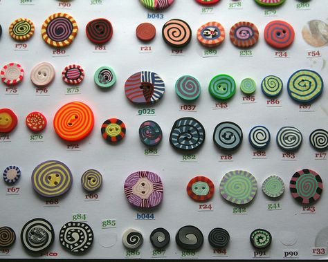 fimo buttons Fimo Buttons, Recycled Design, Polymer Clay Buttons, Recycle Design, Clay Buttons, Button Tree, Polymer Clay Cane, Polymer Beads, Cool Buttons