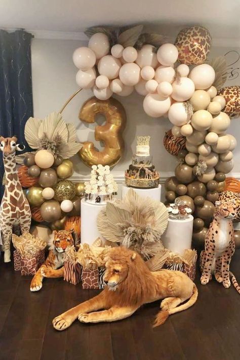 21 Birthday Party Themes, 21 Birthday Party, Boy Birthday Party Ideas, Safari Birthday Party Decorations, Unique Birthday Party Ideas, Unique Birthday Party, Jungle Theme Birthday Party, Animal Themed Birthday Party, Jungle Thema