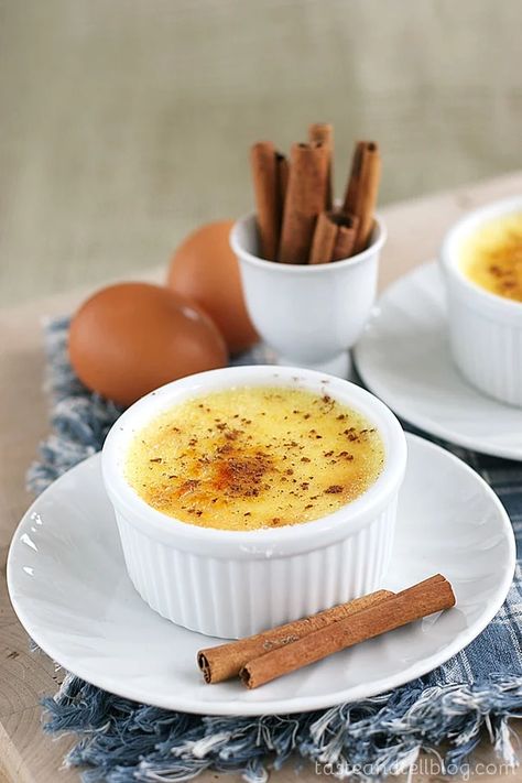 Snickerdoodle Creme Brulee - Taste and Tell Chocolate Creme Brulee Recipe, Snickerdoodle Recipes, Raspberry Creme Brulee, Ramekin Dessert, Creme Brulee Recipe Easy, Caramel Creme Brulee, Traditional French Desserts, Taste And Tell, Crazy For Crust