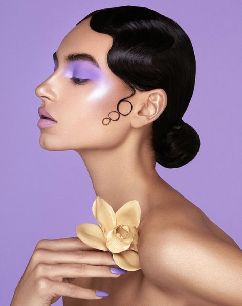 Monochromatic Photoshoot, Purple Monochromatic, Monochromatic Makeup, Flower Makeup, High Fashion Makeup, Beautiful Photoshoot Ideas, Creative Photoshoot Ideas, Photoshoot Makeup, Beauty Photoshoot