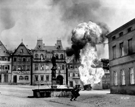 Soldiers from the US 101st Infantry Division run for cover - Kronach, Bavaria, April 1945 #ww2 #wwii #1945 #worldwarii #kronach #bavaria #usarmy #101st #worldwar2 Wwii Photos, American Soldiers, Military History, World History, Historical Photos, American History, Old Photos, Soldier, Trailer